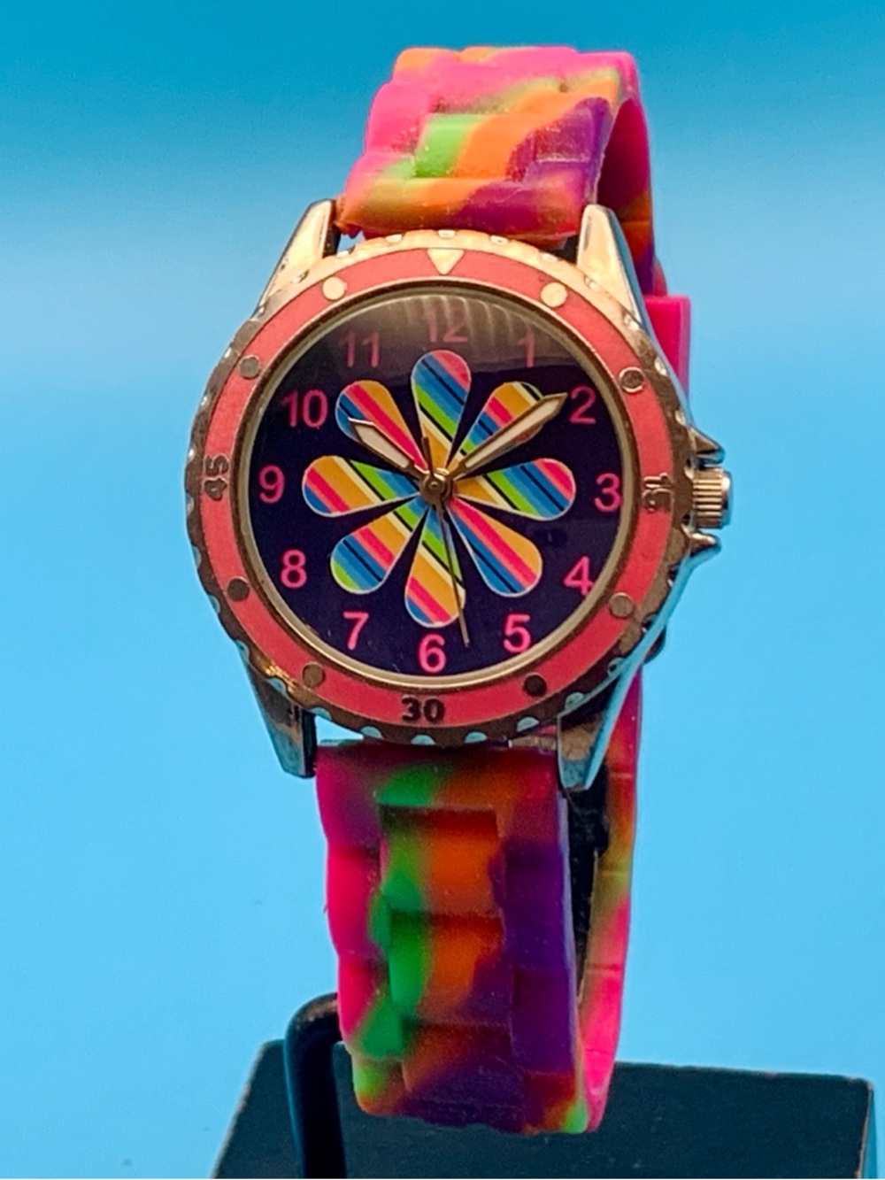 ACCUTIME Women’s Fashion Quartz Wristwatch Colorful Flower Motif Works New Batt